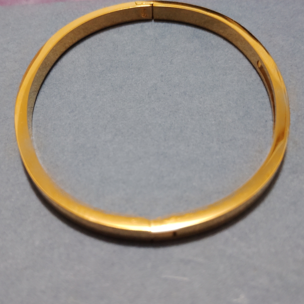 Elegant Gold Bangle Bracelet - Picture 4 of 7